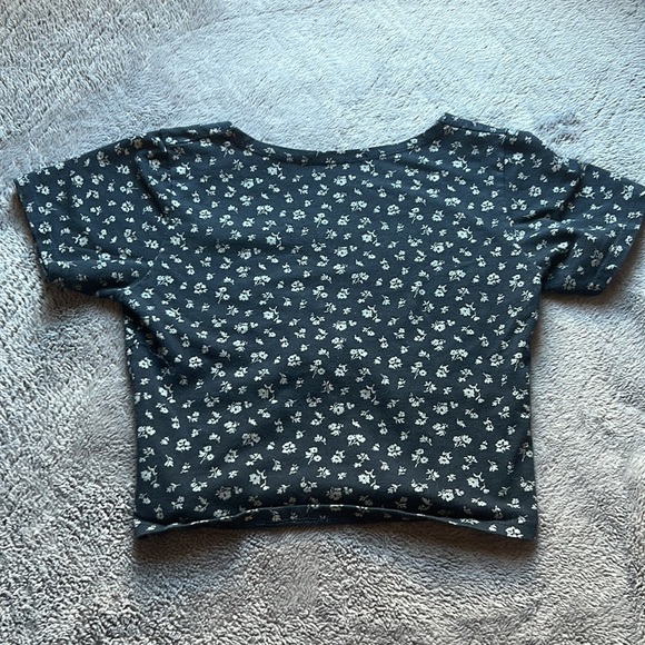 BRANDY MELVILLE floral crop top - Picture 3 of 4